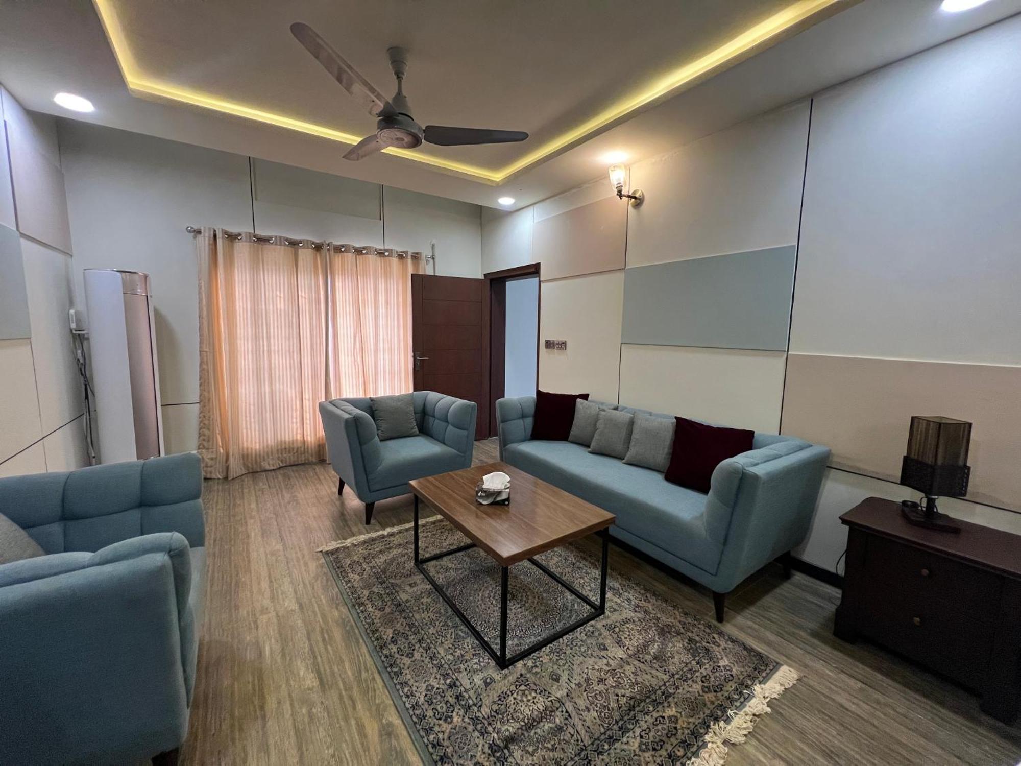 Deluxe King Room In Silverscape Residence Равалпинди Екстериор снимка