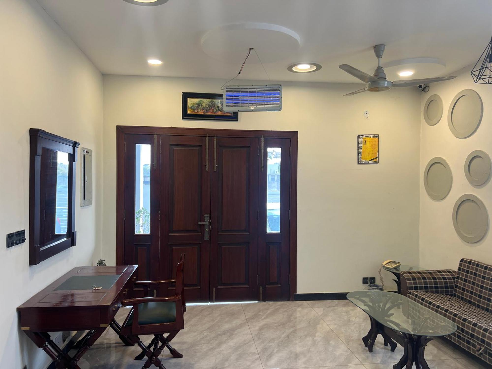 Deluxe King Room In Silverscape Residence Равалпинди Екстериор снимка
