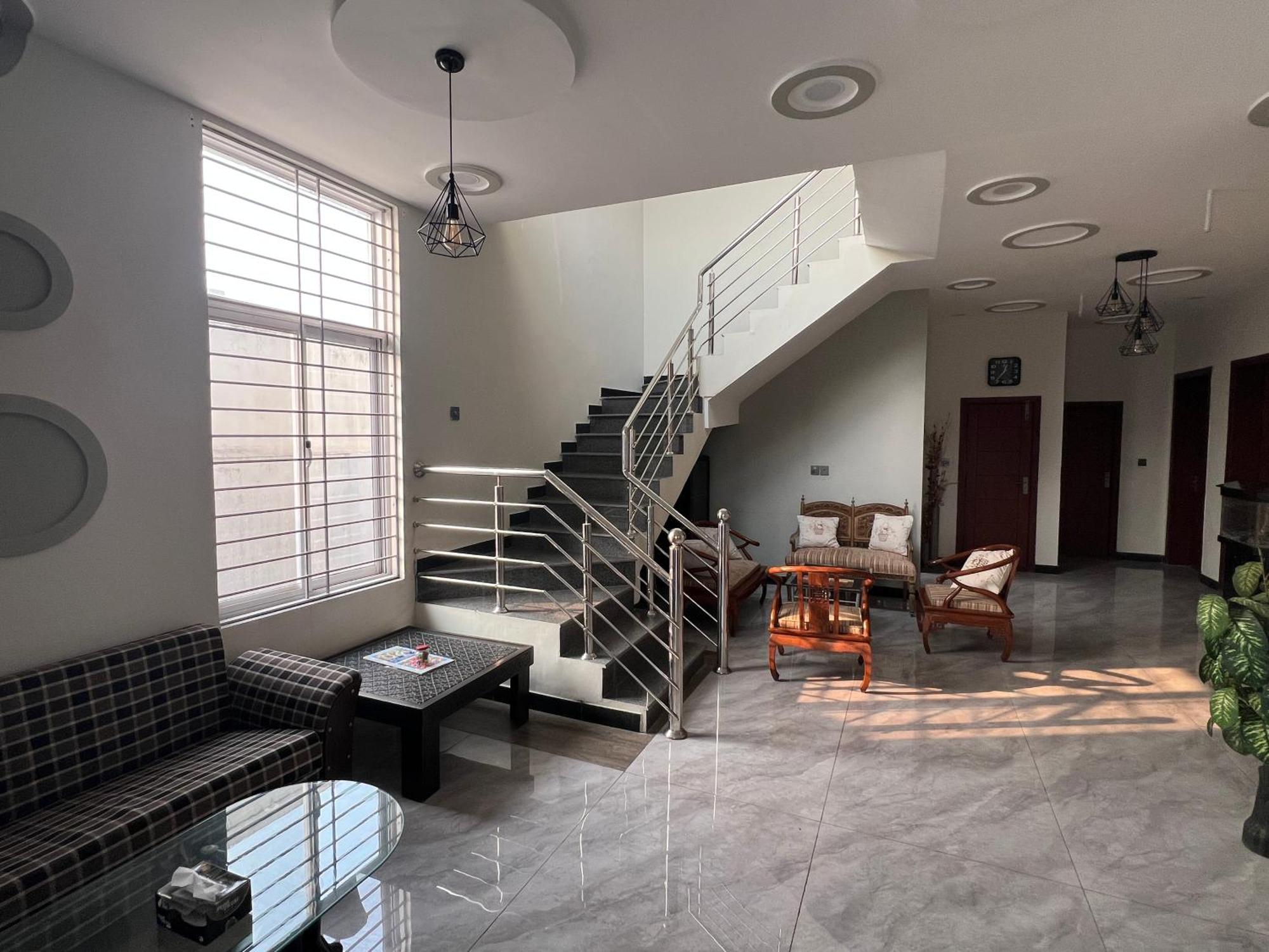 Deluxe King Room In Silverscape Residence Равалпинди Екстериор снимка