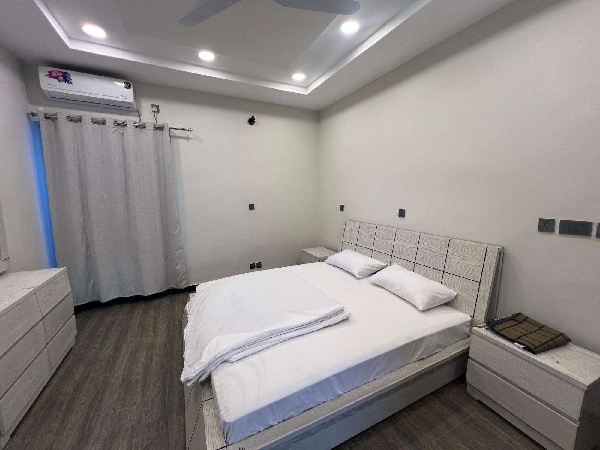 Deluxe King Room In Silverscape Residence Равалпинди Екстериор снимка