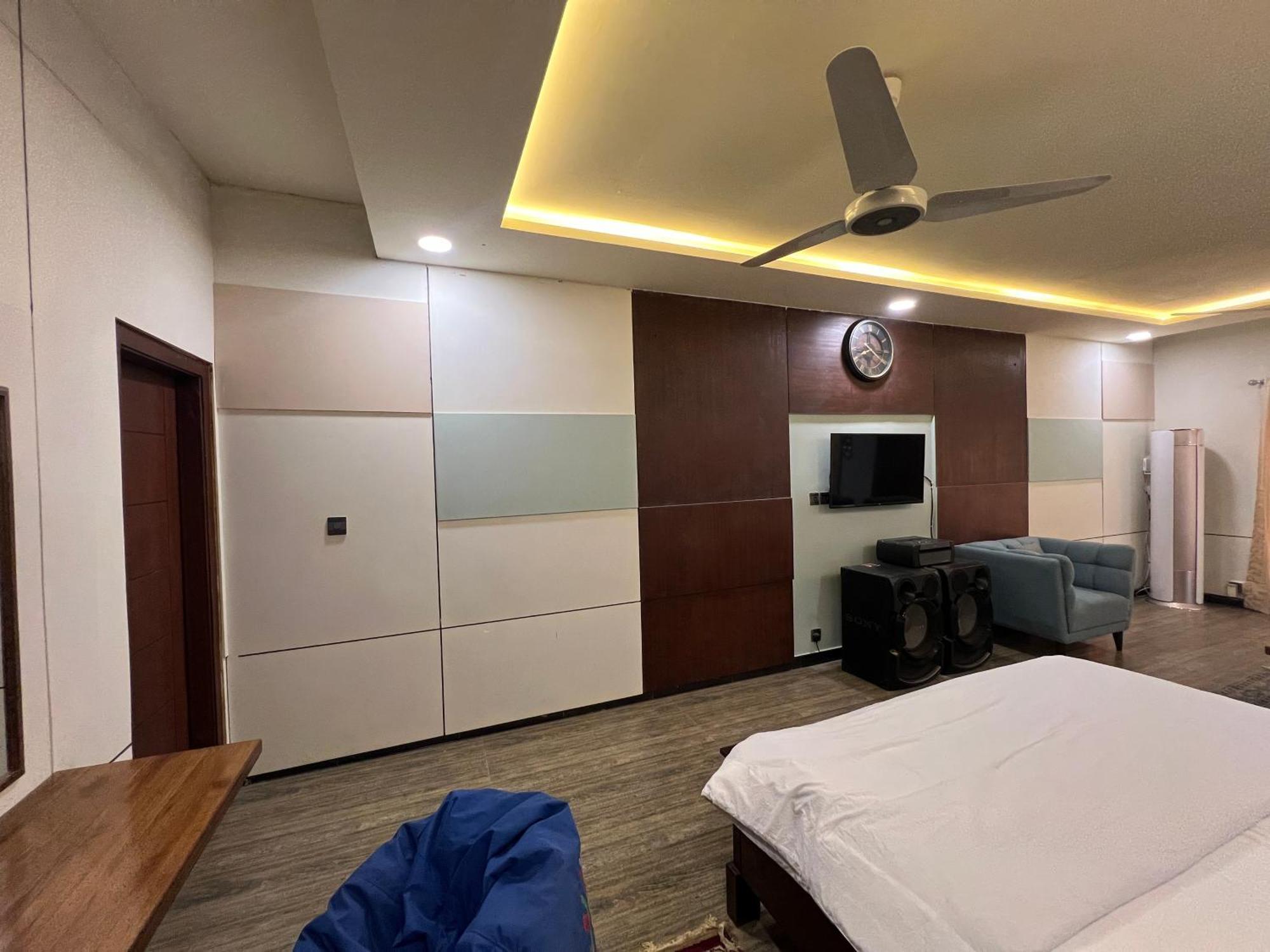 Deluxe King Room In Silverscape Residence Равалпинди Екстериор снимка