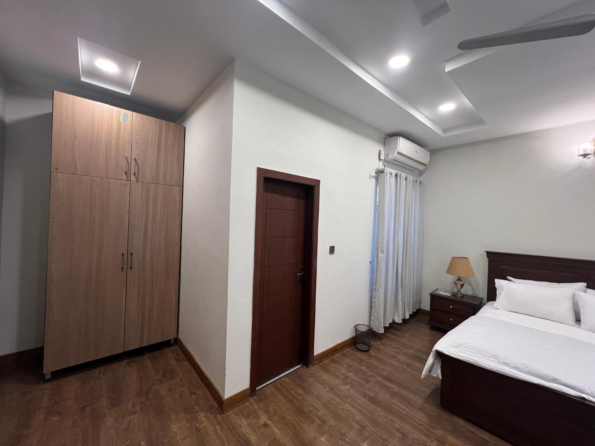 Deluxe King Room In Silverscape Residence Равалпинди Екстериор снимка